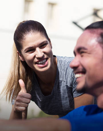 personal trainer motivating trainee